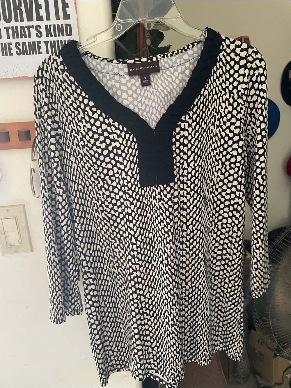 Dana Buchman Black & White Printed V-Neck Long Sleeve Tunic